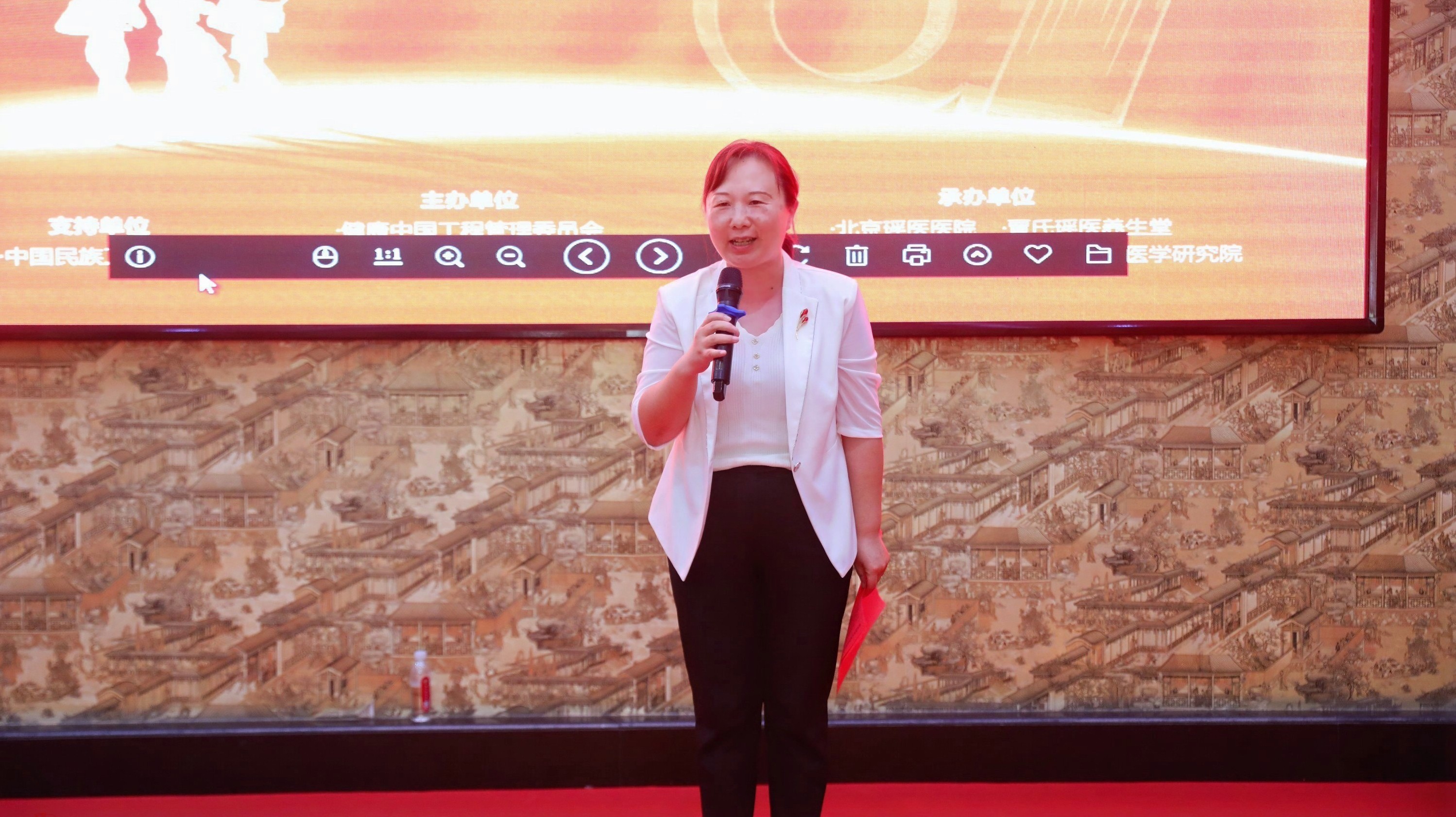 北京市丰台区政府党组成员、副区长赵春丽讲话.jpg