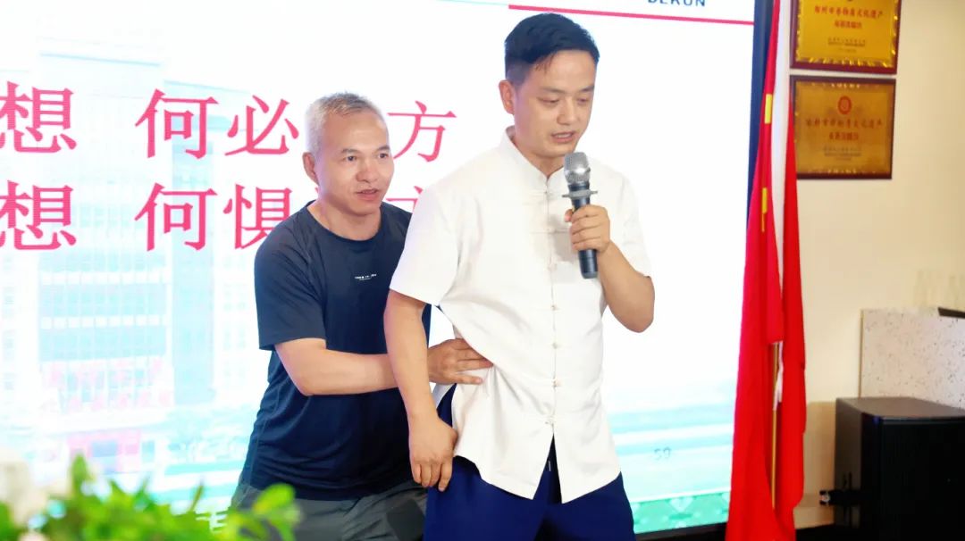 eaccc7b2416a81929fa23a9706121be4.jpg